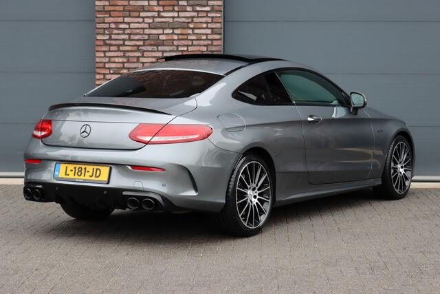 Mercedes-Benz C-KLASSE Coupé AMG 43 4MATIC | Panoramadak | Carbon | Burmester | Memory | AMG Performance Stuurwiel | Surround Camera | Schakelbaar Uitlaatsysteem | Spoorassistent | Dodehoekassistent |
