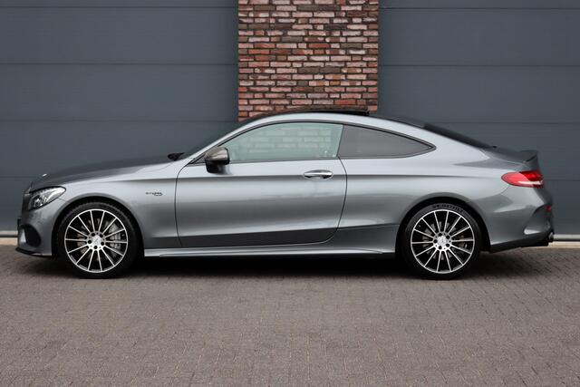 Mercedes-Benz C-KLASSE Coupé AMG 43 4MATIC | Panoramadak | Carbon | Burmester | Memory | AMG Performance Stuurwiel | Surround Camera | Schakelbaar Uitlaatsysteem | Spoorassistent | Dodehoekassistent |