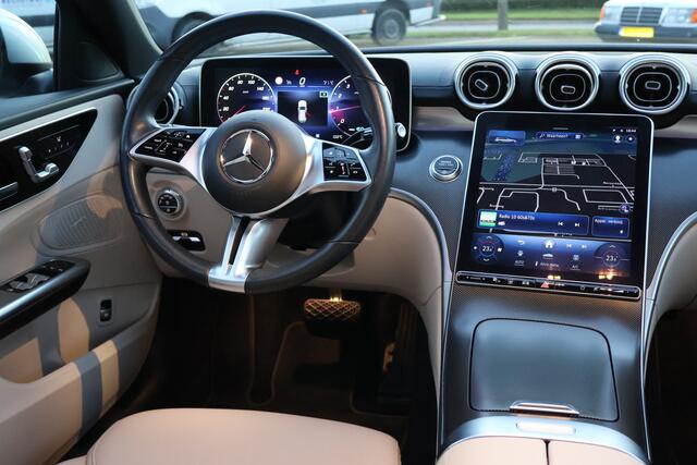 Mercedes-Benz C-KLASSE Estate 200 Avantgarde l Panoramadak l Beige LEDER Interieur l MBUX l LED Adaptief l Camera l Smartphone intergratie l Memory pakket l Winterpakket l Keyless GO l Elektrisch bedienbare achterklep l Draadloos opladen telefoon l Sfeerverlichting l Afneembare