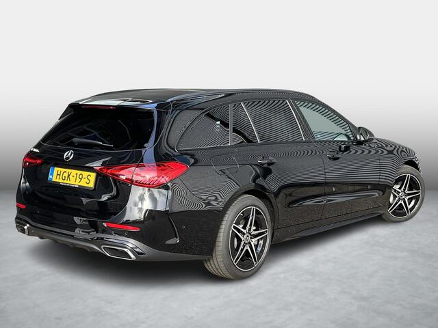 Mercedes-Benz C-KLASSE Estate 300 e Star Edition AMG | Panoramadak | Night Pakket | Apple CarPlay | Android Auto | Elektrisch Verstelbare Stoelen + Memory | Sfeerverlichting | Stoelverwarming | Achteruitrijcamera | Elektrisch Inklapbare Buitenspiegels