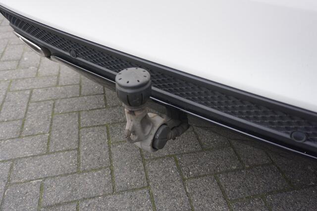 Mercedes-Benz C-KLASSE 180 AMG NIGHT PANORAMADAK 19 inch