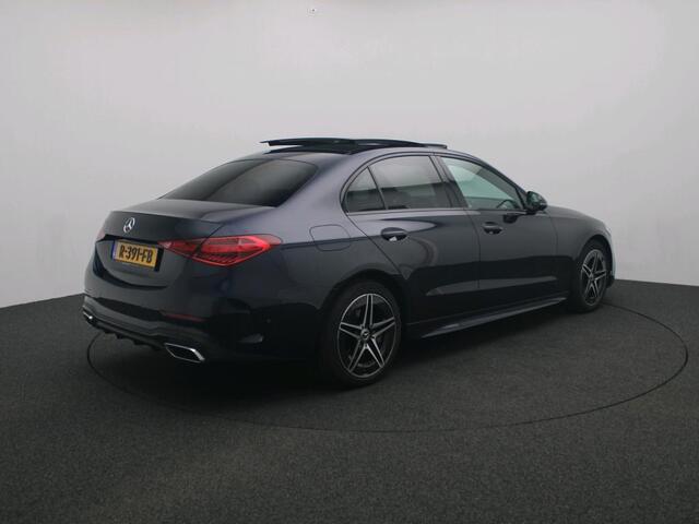 Mercedes-Benz C-KLASSE 300 e AMG Plug-In Hybride AMG Line | Night Pakket | Schuif-Kanteldak | Alarm | Sfeerverlichting | Dodehoek Assist. Inclusief 24 maanden Mercedes-Benz Certified garantie voor Europa.