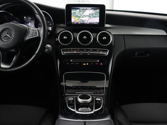Mercedes-Benz C-KLASSE 180 Business Solution | Stoelverwarming | Trekhaak | Camera | Navigatie | Park Assist | Half leder | Climate control | Full LED | Cruise control | Dodehoek detectie