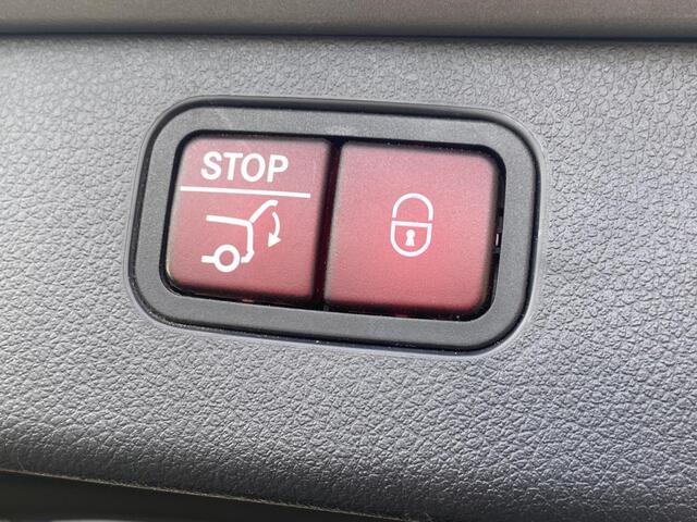 Mercedes-Benz C-KLASSE Estate 300 e 4MATIC AMG Line met o.a. laser LED, HUD, sfeer, trekh., stoel-/stuurverwarming, etc.