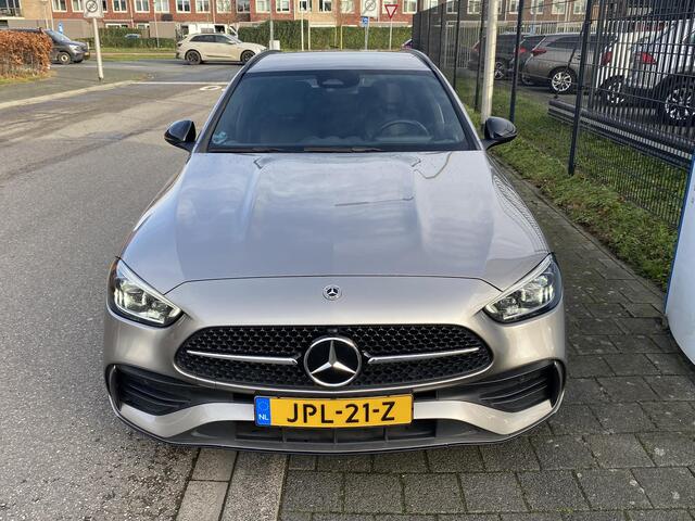 Mercedes-Benz C-KLASSE Estate 300 e 4MATIC AMG Line met o.a. laser LED, HUD, sfeer, trekh., stoel-/stuurverwarming, etc.