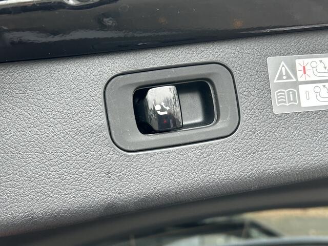 Mercedes-Benz C-KLASSE 300e AMG Estate // Trekhaak // Panoramadak // Distronic // 360 Camera // Memory // Sfeerverlichting