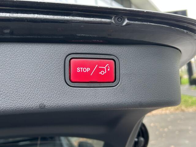 Mercedes-Benz C-KLASSE 300e AMG Estate // Trekhaak // Panoramadak // Distronic // 360 Camera // Memory // Sfeerverlichting