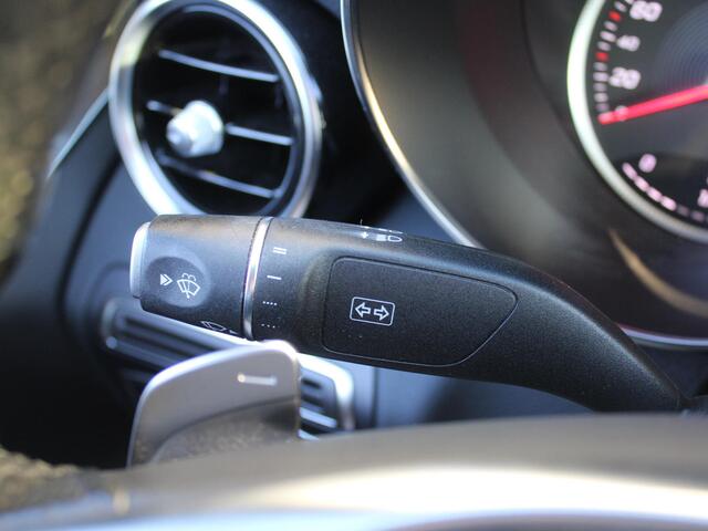 Mercedes-Benz C-KLASSE 180 Sport Edition | Stoelverwarming | AMG-styling | Camera | 18" LM | Elek. stoelverstelling | Dodehoek detectie | LED | Navi | PDC |