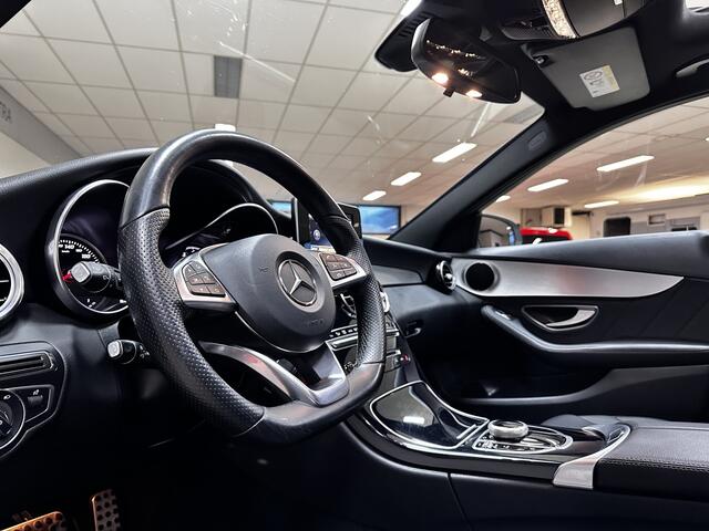 Mercedes-Benz C-KLASSE Estate 180 AMG Business Solution/ AMG-Pakket/ Panorama-Dak/ 18''LMV/ Zwarte-Hemel/ Camera/ Elek. Stoelen/ LED Koplampen/ Sportstoelen/ Elek. Kofferklep/ Bluetooth/ Multi. Sportstuur.