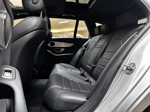 Mercedes-Benz C-KLASSE Estate 180 AMG Business Solution/ AMG-Pakket/ Panorama-Dak/ 18''LMV/ Zwarte-Hemel/ Camera/ Elek. Stoelen/ LED Koplampen/ Sportstoelen/ Elek. Kofferklep/ Bluetooth/ Multi. Sportstuur.