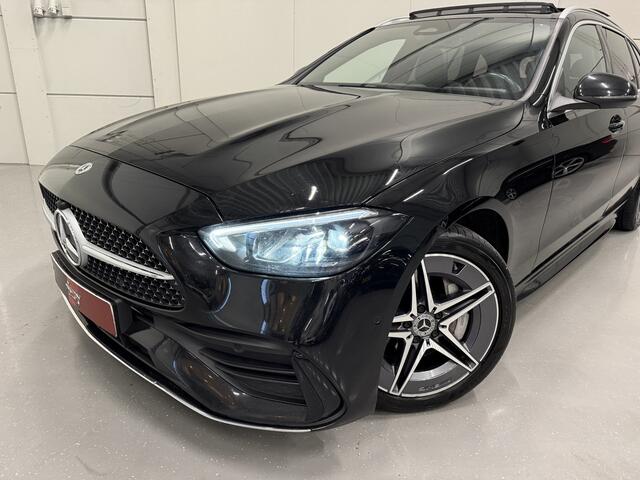 Mercedes-Benz C-KLASSE Estate 300 e AMG Line PANO/TREKHAAK/CAMERA/LEER-ALCANTARA SPORTST/LED/ACC/AMBIENT-PLUS/DODE-HOEK/OBSIDIANSCHWARZ METALLIC/VOLLEDIG MERCEDES DEALER HISTORIE