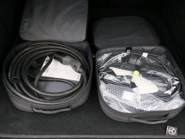 Mercedes-Benz C-KLASSE Estate 300 e Business Solution AMG AMG | Night Pakket | Panorama Schuif-Kanteldak | Alarm Klasse 3 | Distronic | Apple CarPlay | Sfeerverlichting | Memory voorstoelen. Inclusief 24 maanden MB Certified garantie voor Europa.