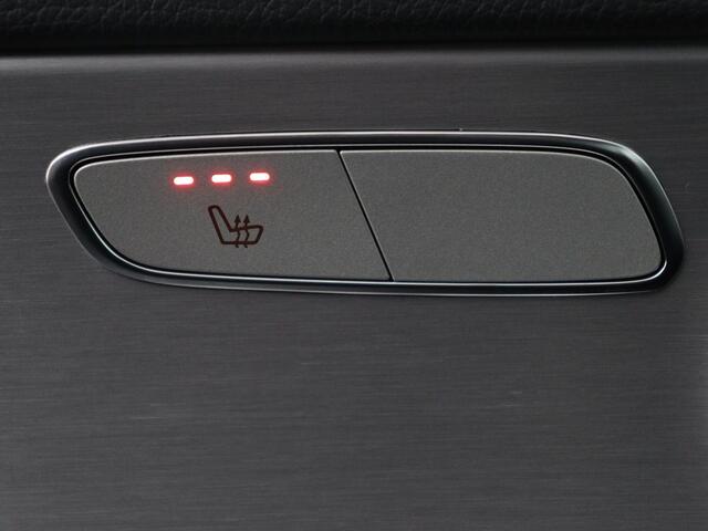 Mercedes-Benz C-KLASSE 300e AMG | Panoramadak | 360 Camera | Stoelverwarming | Leder/Alcantara | Carplay | Sfeerverlichting | Park Assist | Navigatie | Full LED | PHEV | Plug In