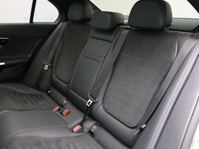 Mercedes-Benz C-KLASSE 300 e Business Solution AMG AMG Line | Panorama Schuif-Kanteldak | Distronic | Lederen bekleding | Alarm | Parkeerpakket met 360°-camera | 20 Inch AMG Velgen. Inclusief 24 maanden Mercedes-Benz Certified garantie voor Europa.