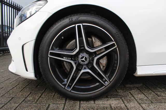 Mercedes-Benz C-KLASSE Coupé 200 AMG Line Night Edition NIEUW MODEL Automaat Panoramadak/Sfeerverlichting/Apple Carplay/Achteruitrijcamera/Stoelverwarming/Led koplampen/Cruise control