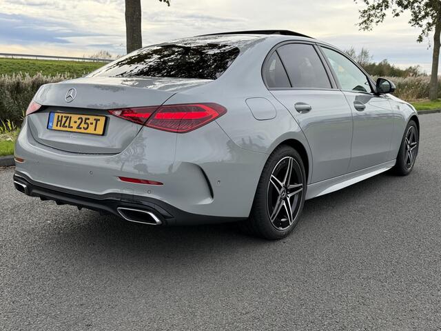 Mercedes-Benz C-KLASSE 180 Business Solution AMG | Panoramadak | Sportstoelen | Digital Light | 360 Camera | DAB | Ele.wegklapbare Trekhaak | Sfeerverlichting | Nightpakket | Spiegelpakket | Apple Carplay/Android Auto |