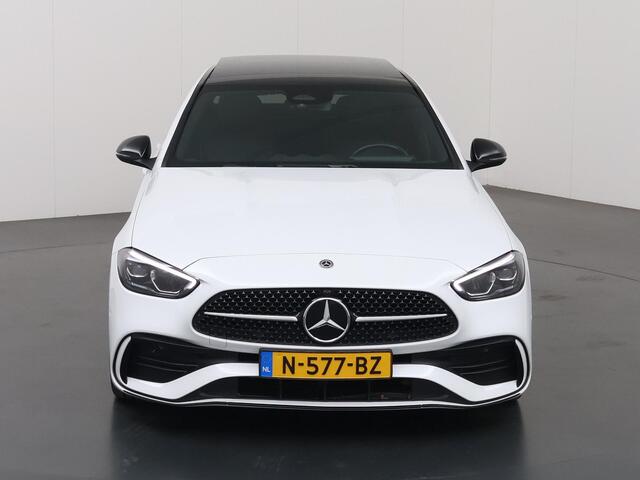 Mercedes-Benz C-KLASSE 180 AMG Line | Night | Panoramadak | Digital Light | Multispaaks AMG velgen | Stoelverwarming | Sfeerverlichting |