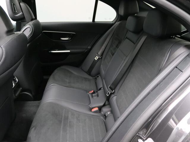 Mercedes-Benz C-KLASSE 300 e Business Solution AMG AMG Line | Night Pakket | Panoramadak | 19 Inch AMG Velgen | Memory Voorstoelen. Inclusief 24 maanden MB Certified garantie voor Europa.