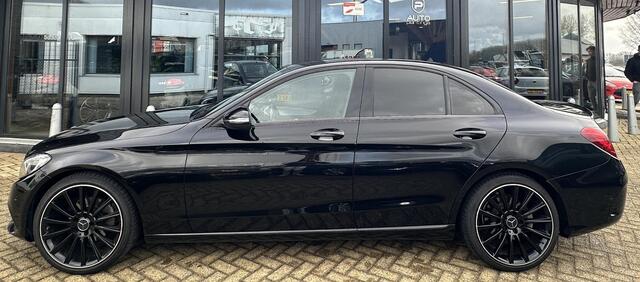 Mercedes-Benz C-KLASSE 180 Business Solution AMG | BOMVOL | Elektrisch Glazen Panorama-dak | Dodehoekdetectie | Trekhaak | Stoelverwarming | Navigatie | Achteruitrijcamera | 2 Sleutels | Sportonderstel |