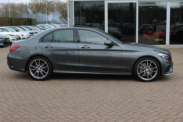 Mercedes-Benz C-KLASSE 450 AMG 4MATIC / Schuifdak / Camera / Head-up / Designo Leder / Sfeerverlichting / 19'' / Burmester / Memory seats / Keyless / Dodehoek / DAB / Stoelverwarming / Cruise Control / Alarm Klasse 3 / COMAND