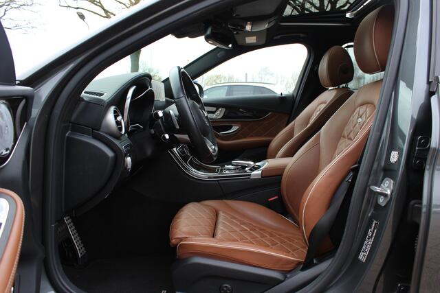 Mercedes-Benz C-KLASSE 450 AMG 4MATIC / Schuifdak / Camera / Head-up / Designo Leder / Sfeerverlichting / 19'' / Burmester / Memory seats / Keyless / Dodehoek / DAB / Stoelverwarming / Cruise Control / Alarm Klasse 3 / COMAND