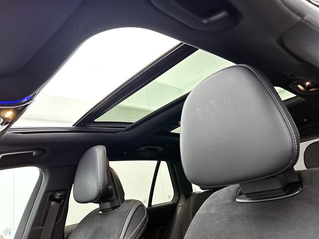 Mercedes-Benz C-KLASSE Estate 300 e AMG Plug-In Hybride AMG Line | Night Pakket | Panorama Schuif-Kanteldak | Trekaak | Parkeerpakket met 360°-camera. Inclusief 24 maanden MB Certified garantie voor Europa.