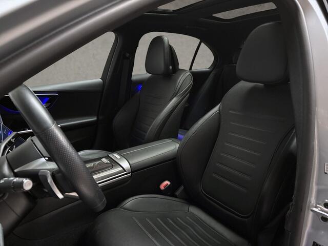 Mercedes-Benz C-KLASSE 300 e AMG Line 279Pk Automaat (PANORAMADAK, APPLE CARPLAY, GROOT NAVI, BURMESTER, CAMERA, SPORTSTOELEN, SFEERVERLICHTING, STOELVERWARMING, NIEUWSTAAT)