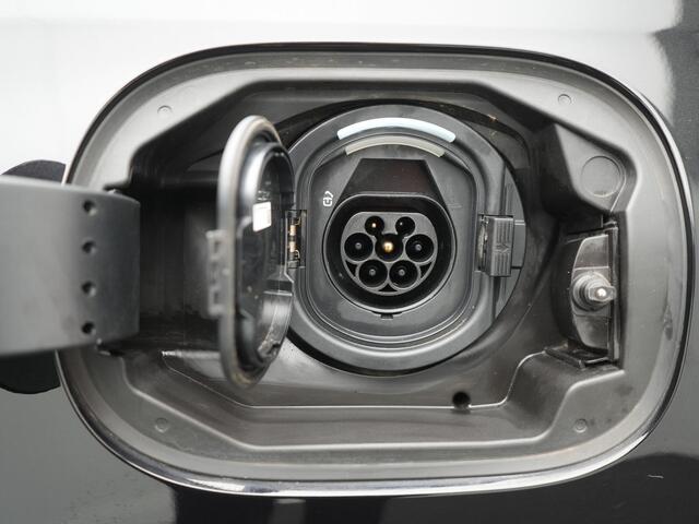 Mercedes-Benz C-KLASSE 300 e AMG Line - RIJKLAARPRIJS - Elektrisch Glazen Schuif-/Kanteldak - 360 graden Camera - Head-Up Display