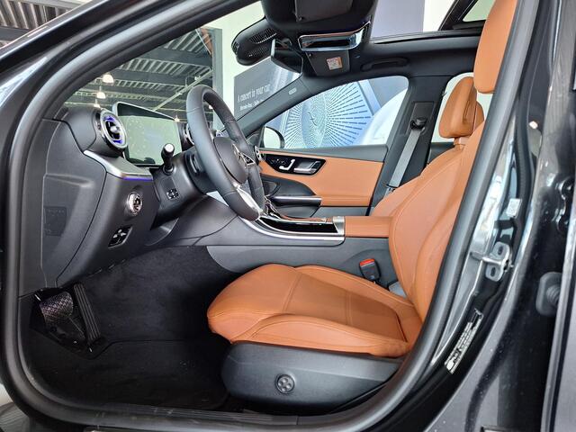 Mercedes-Benz C-KLASSE Estate 180 | Panoramadak | Bruin leder | Privacy Glas Achter | Sierdelen Lindehout Antraciet | Apple CarPlay | Android Auto | Elektrisch Verstelbare Voorstoelen + Memory