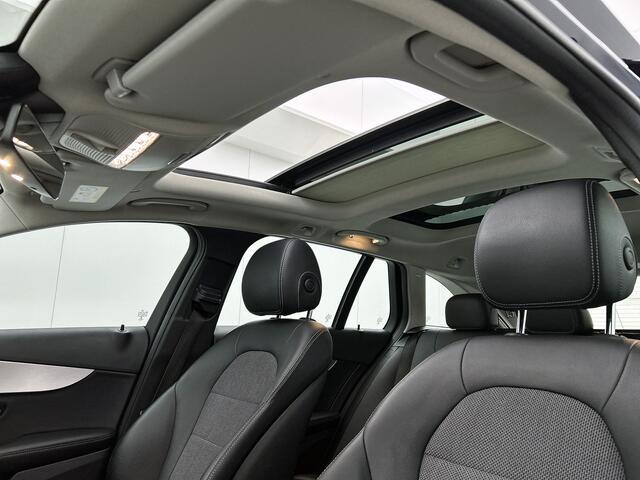 Mercedes-Benz C-KLASSE Estate 300 e Plug-In Hybride Panorama Schuif-Kanteldak | Achteruitrijcamera | Ledkoplampen | Easy Pack Achterklep | Stoelverwarming. Inclusief 24 maanden MB Certified garantie voor Europa.