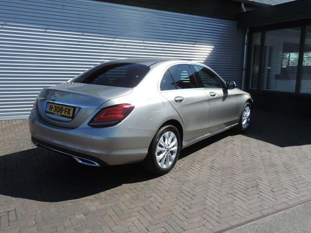 Mercedes-Benz C-KLASSE 180 Business Solution Plus Upgrade Edition