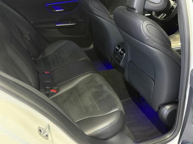 Mercedes-Benz C-KLASSE 180 AMG LINE Panoramadak / Carplay / Burmester / Night Package / Camera
