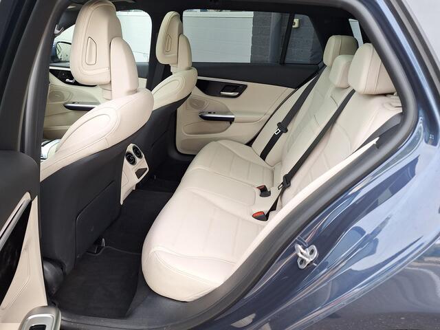 Mercedes-Benz C-KLASSE Estate 300 e Luxury Line | Leder Beige | Panoramadak | Winter Pakket | Trekhaak | DIGITAL LIGHT | DISTRONIC Afstandsassistent | 360° Camera | Stuurverwarming | Apple CarPlay | Android Auto | Elektrisch Verstelbare Stoelen + Memory