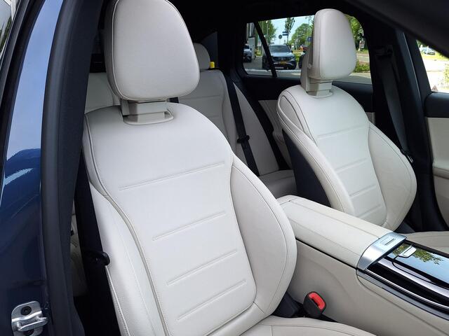 Mercedes-Benz C-KLASSE Estate 300 e Luxury Line | Leder Beige | Panoramadak | Winter Pakket | Trekhaak | DIGITAL LIGHT | DISTRONIC Afstandsassistent | 360° Camera | Stuurverwarming | Apple CarPlay | Android Auto | Elektrisch Verstelbare Stoelen + Memory