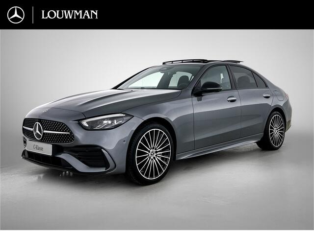 Mercedes-Benz C-KLASSE 300 e Business Solution AMG | Comfortpakket Plus | Nightpakket | Middenconsole metaalstructuur | Trekhaak | GUARD 360° Plus | Panoramaschuifdak | 360° camera | Diamond grill | 19" multispaaks lichtmetalen AMG-velgen |