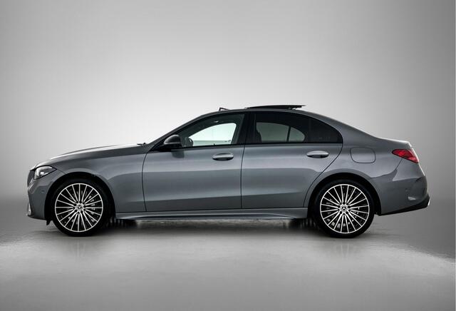 Mercedes-Benz C-KLASSE 300 e Business Solution AMG | Comfortpakket Plus | Nightpakket | Middenconsole metaalstructuur | Trekhaak | GUARD 360° Plus | Panoramaschuifdak | 360° camera | Diamond grill | 19" multispaaks lichtmetalen AMG-velgen |