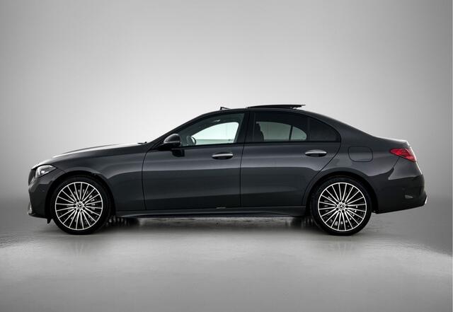 Mercedes-Benz C-KLASSE 300 e Business Solution AMG | Comfortpakket Plus | Nightpakket | Middenconsole metaalstructuur | Trekhaak | Smartphone-integratie | Panoramaschuifdak | GUARD 360° Plus | 360° camera | 19" multispaaks lichtmetalen AMG-velgen |