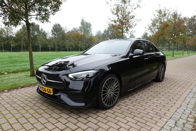 Mercedes-Benz C-KLASSE 200 Launch Edition AMG Line | 360° Camera | Panoramadak | Trekhaak | Sfeerverlichting |