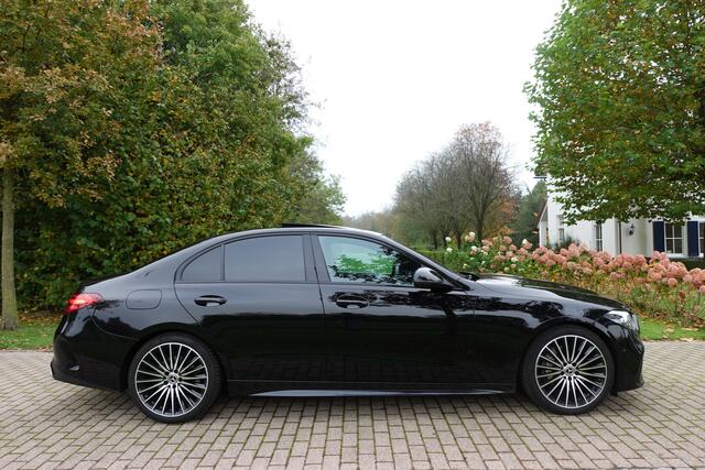 Mercedes-Benz C-KLASSE 200 Launch Edition AMG Line | 360° Camera | Panoramadak | Trekhaak | Sfeerverlichting |