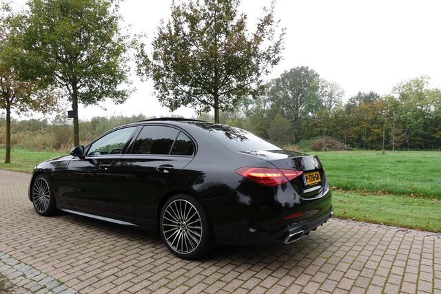 Mercedes-Benz C-KLASSE 200 Launch Edition AMG Line | 360° Camera | Panoramadak | Trekhaak | Sfeerverlichting |