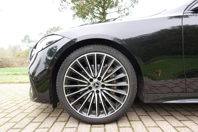 Mercedes-Benz C-KLASSE 200 Launch Edition AMG Line | 360° Camera | Panoramadak | Trekhaak | Sfeerverlichting |
