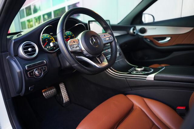 Mercedes-Benz C-KLASSE 180 Advantage Pack AMG-Sportpakket /Facelift-Model/ Pano-Dak/ Sport-Stoelen/ Stoel.Verw/ Night-Pakket/ Camera/ Trekhaak/ 18'' LMV