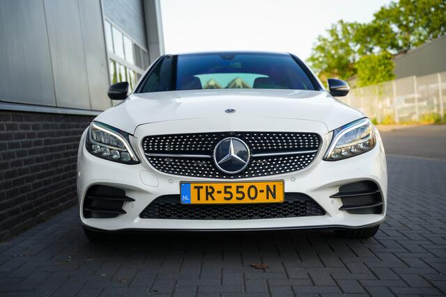 Mercedes-Benz C-KLASSE 180 Advantage Pack AMG-Sportpakket /Facelift-Model/ Pano-Dak/ Sport-Stoelen/ Stoel.Verw/ Night-Pakket/ Camera/ Trekhaak/ 18'' LMV