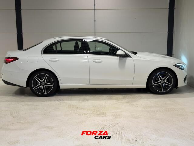 Mercedes-Benz C-KLASSE 180 Avantgarde | LED | Camera | Dodehoek | Sfeerverlichting