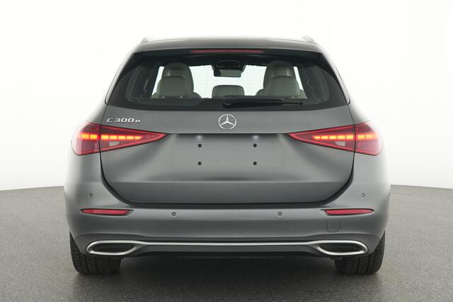 Mercedes-Benz C-KLASSE Estate 300 e Plug-In Hybride Luxury | Machiatobeige int. | Distronic | Digital Licht | 360°-camera | Augmented Reality | Memory | Car Play | Inclusief 24 maanden Mercedes-Benz Certified garantie voor Europa.