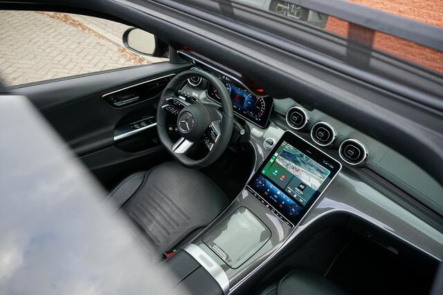 Mercedes-Benz C-KLASSE Estate 300 e AMG Line *NL AUTO* PANO / TREKHAAK / LEDER / SFEERVERLICHTING