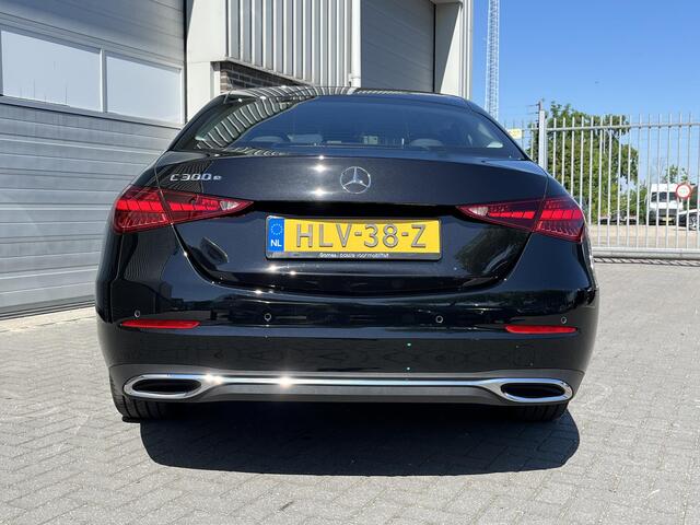 Mercedes-Benz C-KLASSE 300 e Business Line | Trekhaak | Apple CarPlay | Android Auto | Sfeerverlichting | Stoelverwarming | Parkeersensoren | Achteruitrijcamera | Elektrisch Inklapbare Buitenspiegels