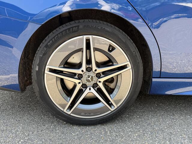 Mercedes-Benz C-KLASSE 300 e AMG Line Limited PHEV | VAN ¤ 42.900,- VOOR ¤ 39.877,- | UW WK-VOORDEEL: ¤ 3.023,- | PANORAMADAK | DISTRONIC (ACC) | ACHTERUITRIJCAMERA | DODEHOEKASSISTENT | AMBIENT LIGHTING | MERCEDES-DEALER ONDERHOUDEN | RIJKLAAR MET 12 MAANDEN BOVAG GARANTIE |