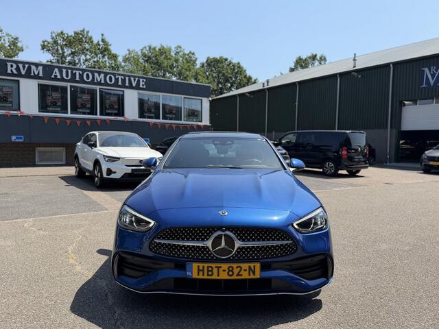 Mercedes-Benz C-KLASSE 300 e AMG Line Limited PHEV | VAN ¤ 42.900,- VOOR ¤ 39.877,- | UW WK-VOORDEEL: ¤ 3.023,- | PANORAMADAK | DISTRONIC (ACC) | ACHTERUITRIJCAMERA | DODEHOEKASSISTENT | AMBIENT LIGHTING | MERCEDES-DEALER ONDERHOUDEN | RIJKLAAR MET 12 MAANDEN BOVAG GARANTIE |
