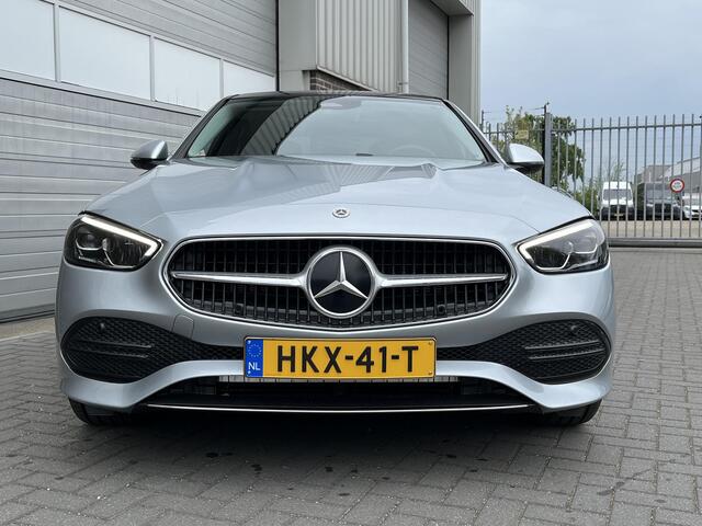 Mercedes-Benz C-KLASSE 300 e Business Line | Panoramadak | Donkergetint Glas Achter | Apple CarPlay | Android Auto | Sfeerverlichting | Stoelverwarming | Parkeersensoren | Achteruitrijcamera | Elektrisch Inklapbare Buitenspiegels